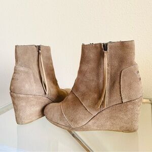TOMS | Toms Desert Suede Wedge Tassel Ankle Zip Bootie | Taupe | Size 9W
